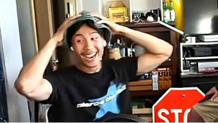 Spieler verzweifelt im Livestream an einem Boss und erst als seine Eltern den Stream sprengen, schafft er es