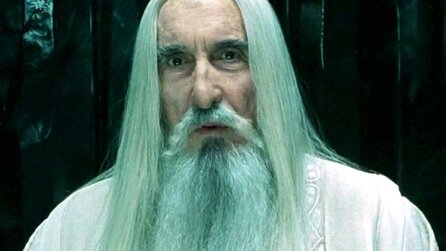 Über 9 Jahre nach seinem Tod kehrt Christopher Lee ein letztes Mal als Saruman aus Herr der Ringe zurück und das ganz ohne KI