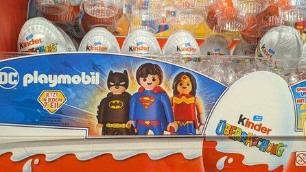 In allen Supermärkten: In jedem 7. Ü-Ei stecken jetzt Playmobilfiguren von Batman, Superman und Co.