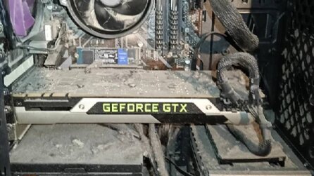 Bin überrascht, dass der noch läuft - Dieser PC ist so staubig, dass dem Lüfter schon Haare wachsen