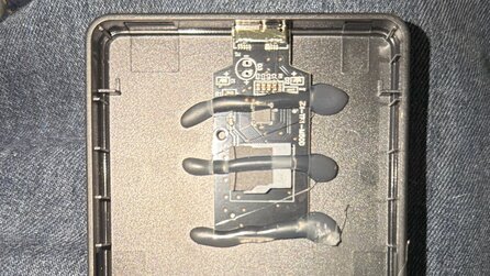 Sparfuchs kauft 4 TB-Festplatte für 17 Euro von Temu - und bekommt mit Heißkleber zusammengeschusterte Metallplatte: Was zur Hölle hast du erwartet?
