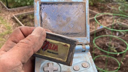 Glückspilz findet alten Game Boy Advance beim Umgraben des Gartens und ein Zelda-Spiel ist auch noch dabei