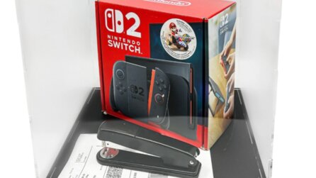 GameStop zerstörte reihenweise Switch 2-Geräte, weil Kassenzettel an den Karton getackert wurden - jetzt wird die legendäre Tacker-Konsole versteigert