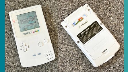 Game Boy-Fan bestellt monatelang die falschen Displays und Shells - hat nach all der Anstrengung endlich den perfekten weißen GBC