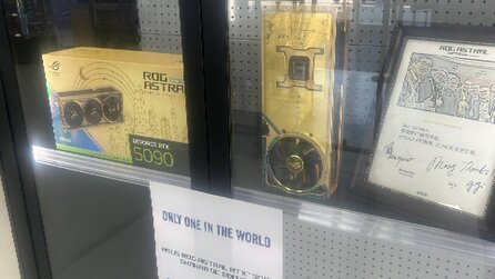 Spieler findet goldene RTX 5090 mit der Unterschrift des Nvidia-CEOs in seinem heimischen PC-Shop und ja: das Teil ist so teuer wie ihr denkt