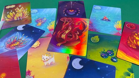 Kind will mit den Pokémon-Karten des Papas spielen – der denkt sich eine Alternative aus und die wurde jetzt zum Kinderspiel des Jahres gewählt