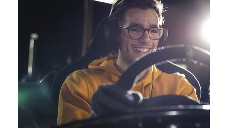 Jochen Schweizers neues Sim-Racing-Team – powered by BMW: Fahren wie auf der echten Rennstrecke [Anzeige]