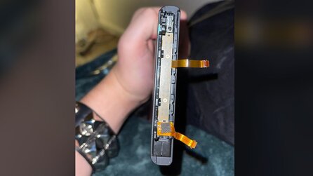 Pechvogel lässt Nintendo Switch fallen, dabei brechen die Joy-Cons auseinander und stecken jetzt in der Konsole fest