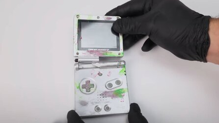 Nintendo-Fan findet GBA SP mit ausgelaufener Batterie und abgerissenem Bildschirm im Sale - und macht ihn komplett wieder fit