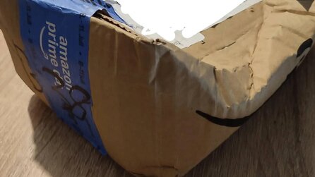 Danke, Amazon: Spieler bestellt teure CPU, Paket kommt völlig zerstört an und sieht aus, als wäre ein Auto drübergefahren