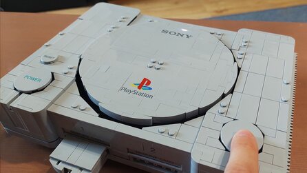 LEGO-Fans machen die Klemmbaustein-PS1 zur echten Konsole - es läuft sogar Crash Bandicoot darauf!