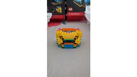 LEGO Pikachu - Das Taschenmonster-Set im Aufbau