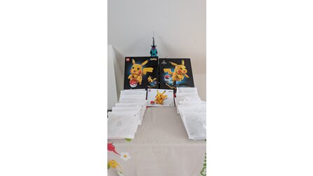 LEGO Pikachu - Das Taschenmonster-Set im Aufbau