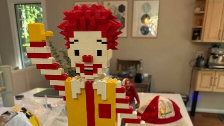 Mann arbeitet 44 Jahre bei McDonalds, verkauft ein Sammelsurium an Dingen und Fan findet einen 30 Jahre alten Lego-Ronald McDonald im Angebot