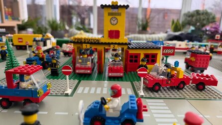 Ich vermisse das alte LEGO“ - Sohn findet die beeindruckende Baustein-Sammlung seines Vaters und die nimmt einen ganzen Billardtisch ein