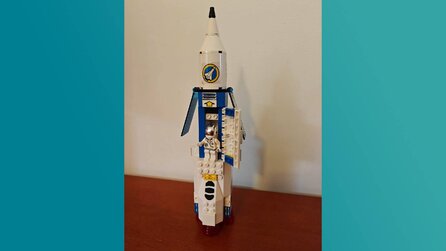 LEGO-Sammler besucht seine Eltern und baut nach 25 Jahren cooles LEGO-Spaceshuttle aus den 90ern wieder auf