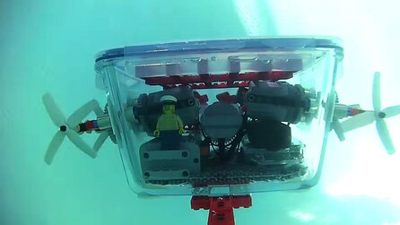 Genialer Bastler verwandelt Ikea-Frischhaltedose mit LEGO in ein funktionierendes U-Boot