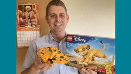 LEGO-Baumeister Brad Barber beweist, dass jedes Set ein Millenium Falcon sein kann – selbst Simba aus dem König der Löwen wird bei ihm zum Raumschiff
