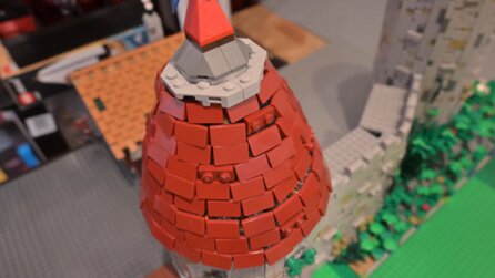 LEGO-Genie findet geniale Bautechnik, um runde Dächer für Mittelalter-Häuser zu bauen