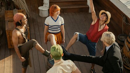 One Piece: Der Netflix-Cast stellt zusammen mit den Anime-Stimmen eine legendäre Szene nach und alle kommen kaum aus dem Grinsen heraus