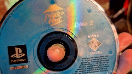 PlayStation-Fan kauft gebrauchte PS2 und findet darin eine Pizza Hut-Disc