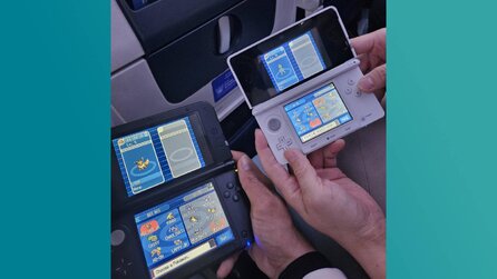 Nintendo-Fan spielt im Flugzeug Pokémon HeartGold auf seinem 3DS – die Person neben ihm zockt zufällig Pokémon SoulSilver