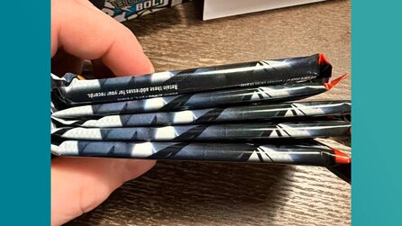 Pokémon TCG-Fan bekommt einen Booster, in dem doppelt so viel drin ist wie gewöhnlich - Community fordert: Aufmachen!