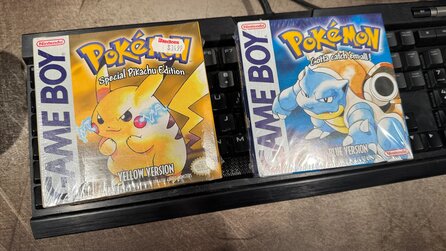 Enkelkind entdeckt eingeschweißte Pokémon-Editionen Blau und Gelb bei seiner Oma - zusammen sind sie locker 3.000 Euro wert