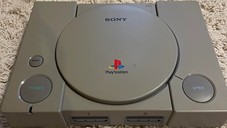 Spieler bekommt PS1 und Spiele vom Opa geschenkt und fragt die Community, ob sie gut sind und alle sagen nur: Opa? Jetzt fühle ich mich alt