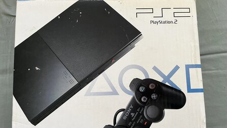 Gamer hat als Kind PS2 vom Onkel geschenkt bekommen, durfte sie aber nie benutzen - entdeckt originalverpackte Konsole nach Jahren im Keller und fängt mit Zocken an