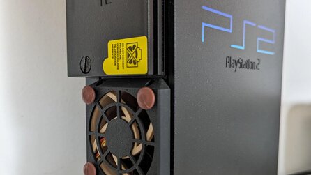 Teaserbild für Spieler kauft alte PS2, die kaum noch richtig läuft - tauscht die Hälfte der Teile aus und so gut hat noch keine PS2 ausgesehen
