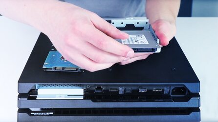 PS4 Pro vs PS4 - Pfeilschnelle SSD-Ladezeiten mit SATA 3