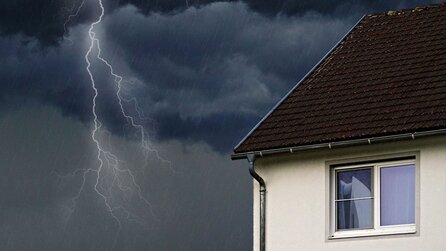Eure Mutter hat recht: Wenn ihr bei Gewitter den Stecker zieht, könnt ihr eure PS5 retten