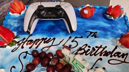 Mutter denkt, DualSense-Controller wäre gute Kuchen-Deko - Spieler bekommt das Ding jetzt nicht mehr sauber