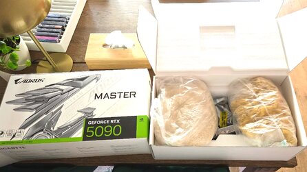 PC-Spieler spart ewig auf RTX 5090, bestellt sie endlich bei Amazon - und bekommt stattdessen einfach Box mit Reis und Nudeln geliefert