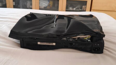 PlayStation-Fan will seine PS3 nach Yellow Light of Dead retten: Wickelt sie in Handtuch, föhnt sie und verformt sie komplett