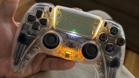 PS5-Fan bastelt durchsichtigen DualSense-Controller und bringt damit die legendäre Zeit zurück, in der es transparente Hardware ohne Ende gab
