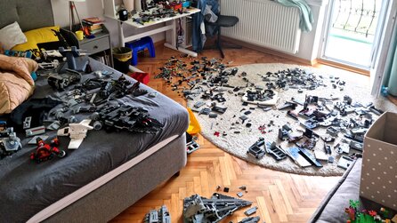 Sechsjähriger LEGO-Fan baut wochenlang riesigen Todesstern, stellt ihn ins Regal und einen Tag später bricht es zusammen – hätten er und sein Vater mal besser auf die Mutter gehört
