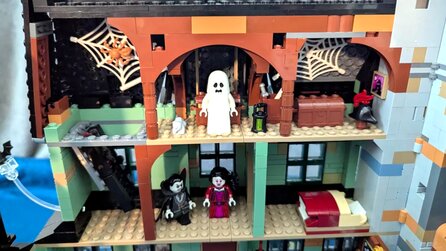 LEGO-Fan hat jahrelang Teile gesammelt und daraus jetzt eines der berühmtesten Spukhäuser der Fernsehgeschichte gebaut