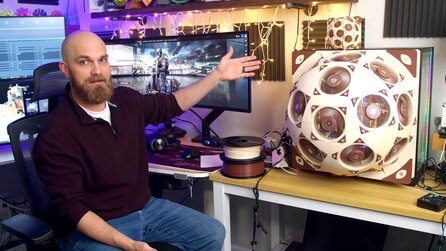 User schraubt das Glas-Panel seines Rechners ab und ersetzt es durch einen Superdome aus 15 Lüftern - kühlt damit seinen PC um satte 20 Grad