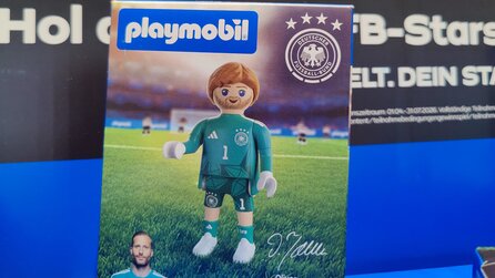 Nach Änderung kurz vor der Fußball-WM: Oli Baumanns Playmobil-Figur trägt noch die Nummer 1 und Fans lachen sich kaputt