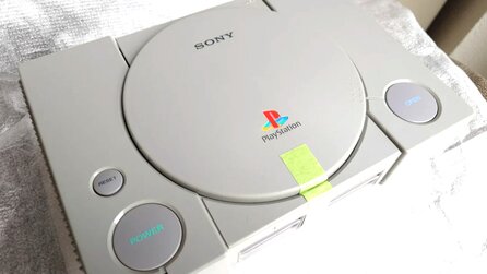 Fan packt komplett unbenutzte, originalverpackte PS1 aus und Community fordert: Sag mir, wie es riecht