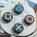 Schnappt euch hier die PlayStation™ als wunderschönes LEGO-Set!