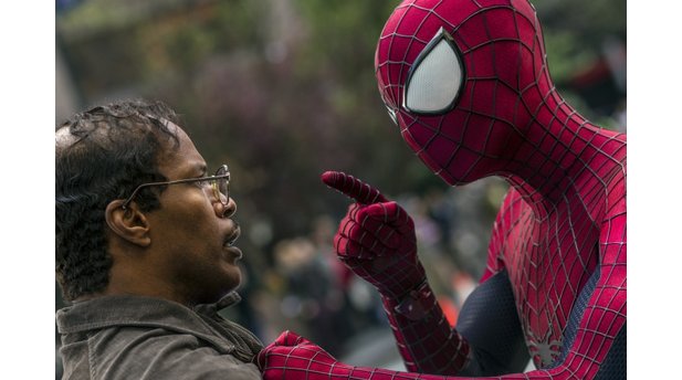 The Amazing Spider-Man 2 (Bilder: Sony Pictures)Spider-Man droht Max Dillon (Jamie Foxx).