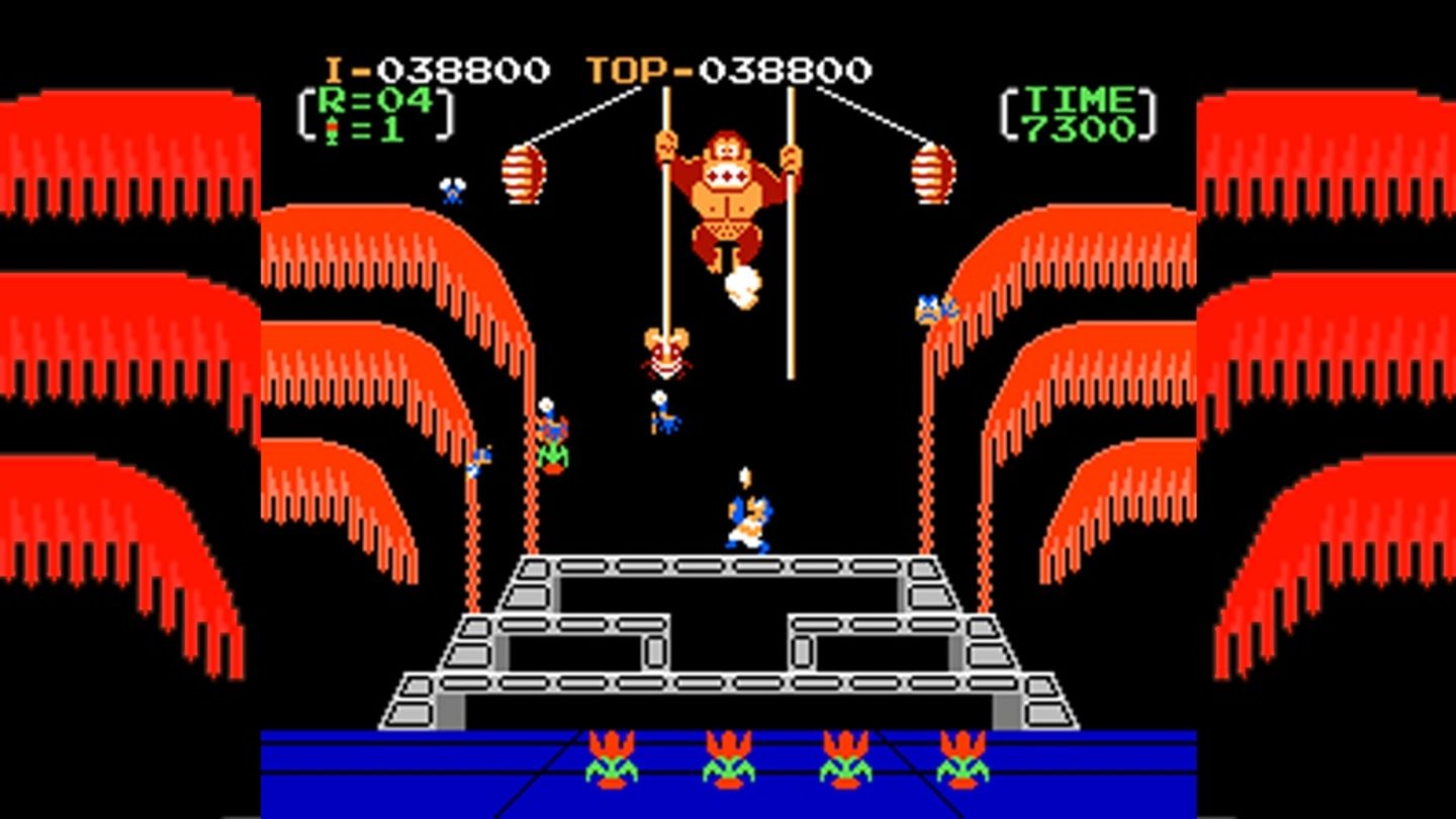 Donkey Kong 3 (Arcade, 1983)
Trotz der drei im Namen hat Donkey Kong 3 nichts mehr mit dem ursprünglichen Spielprinzip gemein. Denn statt einem Jump&Run ist Donkey Kong 3 ein Shoot’em Up, bei dem der Protagonist Stanley Donkey Kong mit Pestiziden abschießen muss, damit dieser seine Blumen in Ruhe lässt.
Donkey Kong 3 erschien nur in Amerika und wurde nicht für den japanischen oder europäischen Markt umgesetzt.