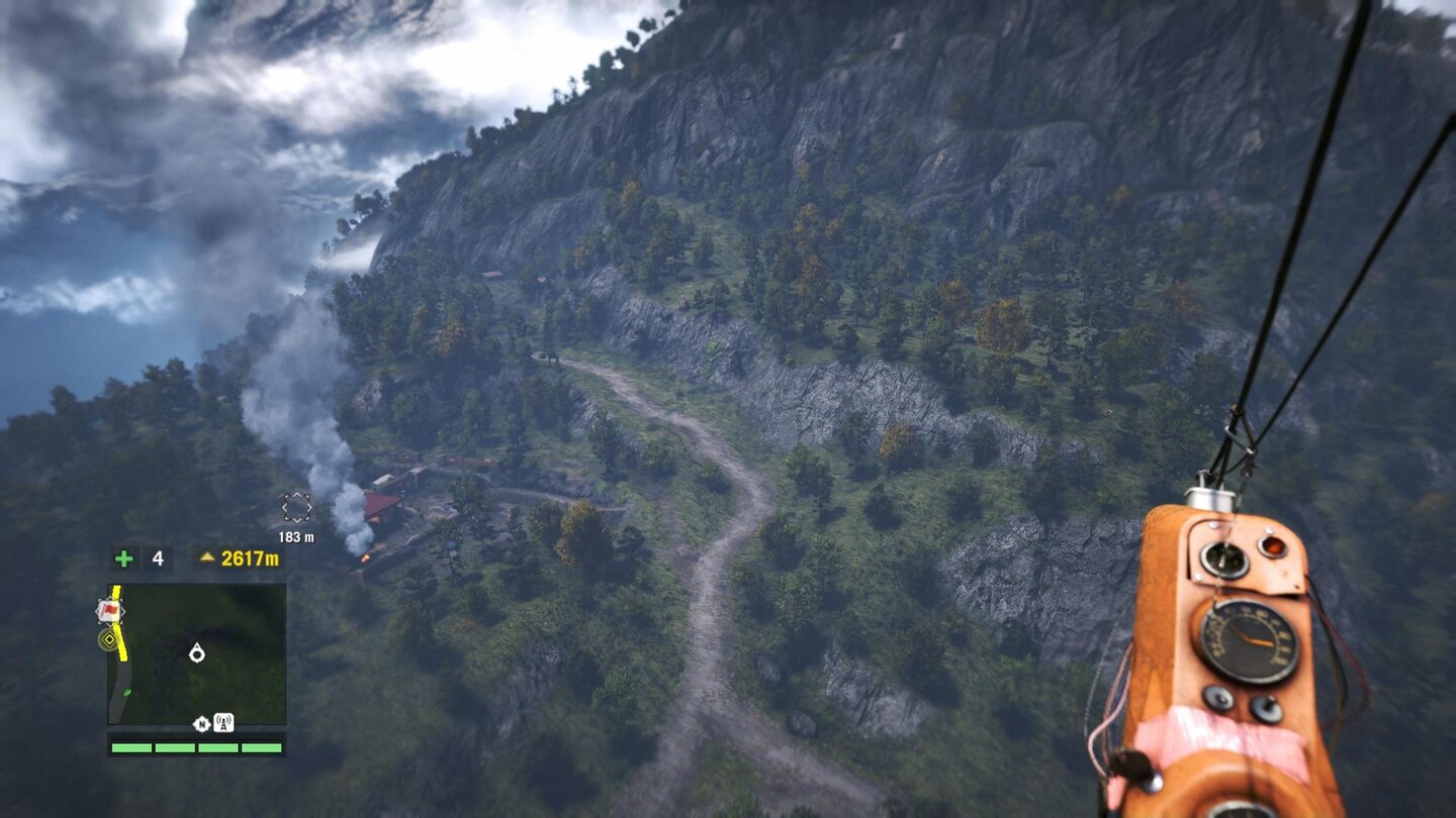 Far Cry 4Außenposten der Feinde werden durch Rauchsäulen gekennzeichnet.