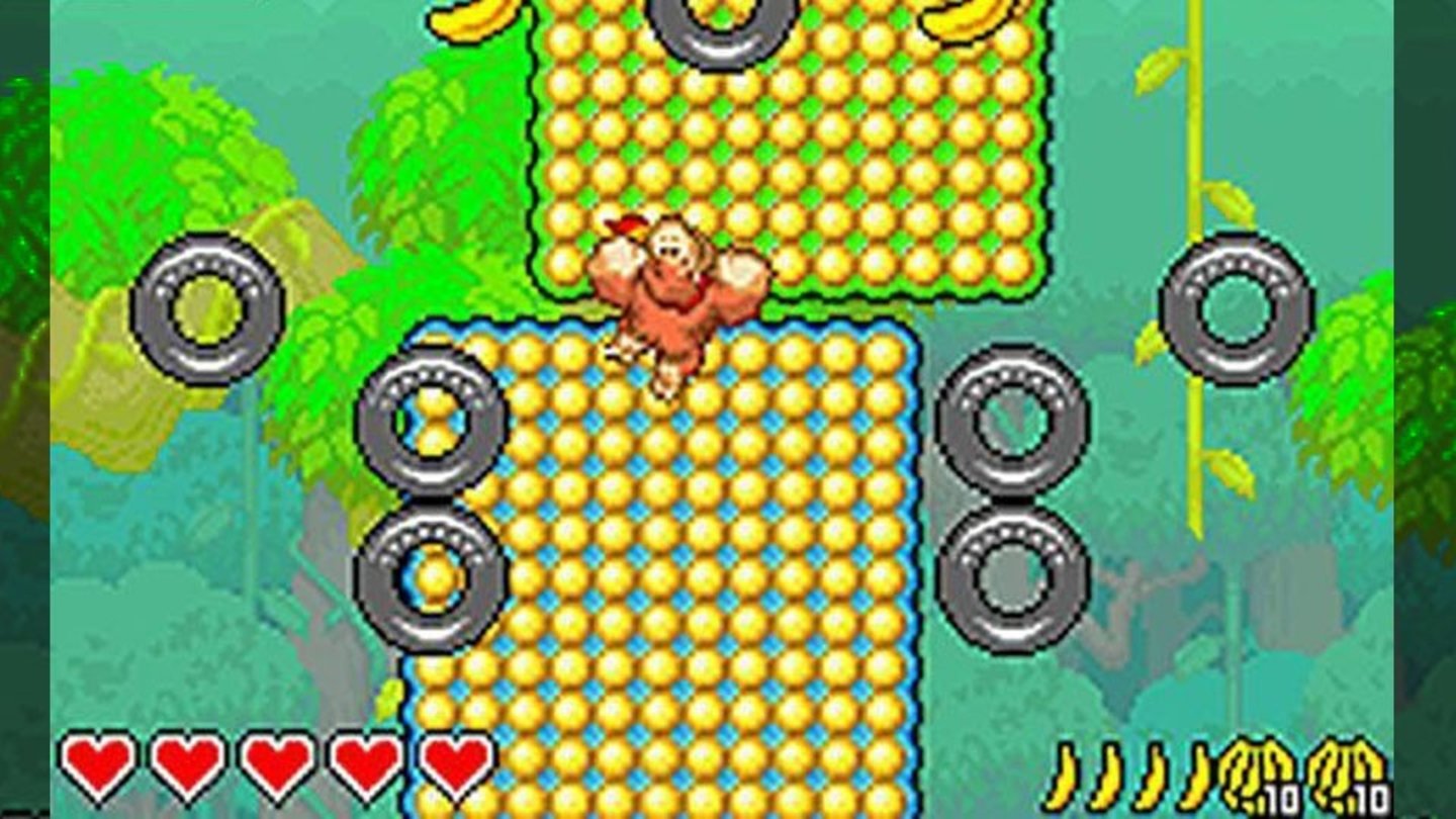 DK: King of Swing (Game Boy Advance, 2005)
King K.Rool hat alle Preise des Jungle Jam Wettbewerbs gestohlen. Donkey Kong macht sich daran, die gestohlenen Medaillen zurück zu bekommen.
King of Swing ist dabei kein typischer Platformer, sondern eine Sammlung von fünf Minispielen, in denen Donkey Kong gegen KI-Gegner antreten muss. So muss zum Beispiel eine Kletterpassage so schnell wie möglich bewältigt oder in einer Herausforderung so viele Fässer wie möglich zerstört werden.