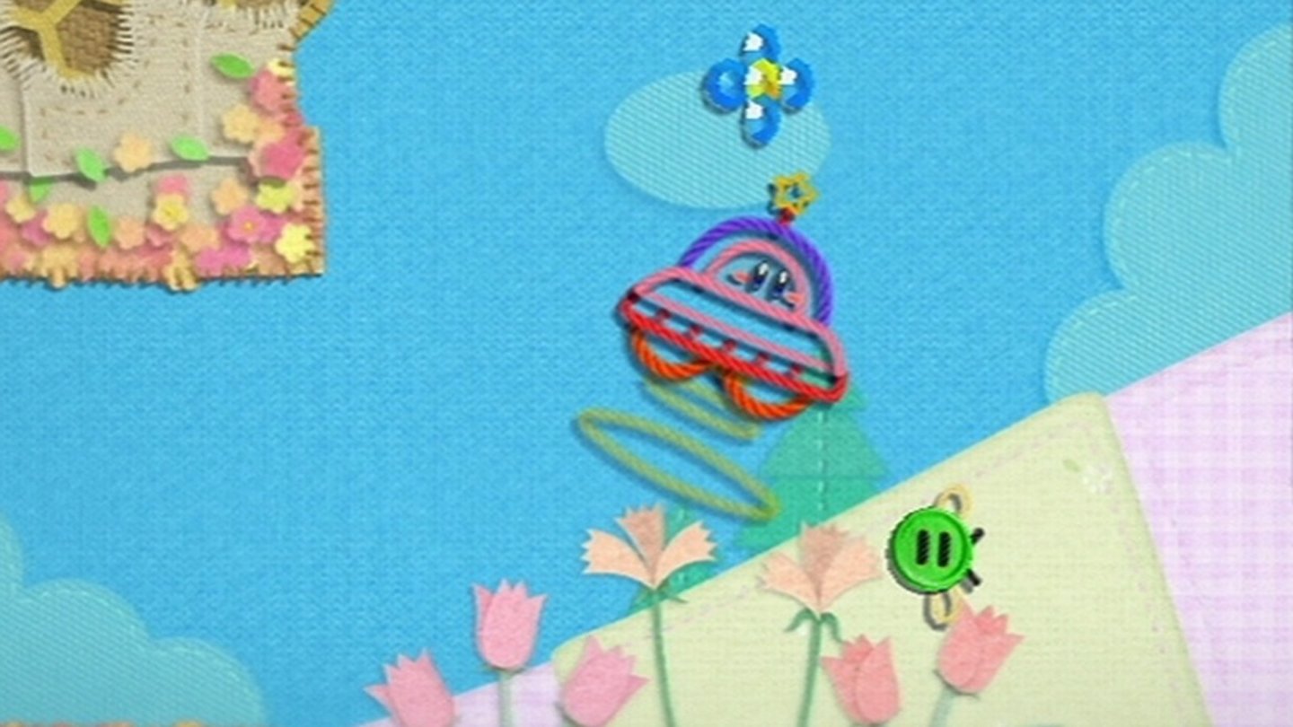Kirby’s Epic Yarn (Nintendo Wii, 2011)Mit Kirby’s Epic Yarn sitzt zum ersten Mal nicht HAL im Entwickler-Sessel sondern Good-Feel, die zuvor »Wario Land: Shake It!« entwickelt haben. Der pinke Allesfresser wird von dem bösen Zauberer Yin-Yarn ins Patch-Land verbannt, nachdem er dessen Tomate verputzt hat. Im Patch-Land besteht alles aus Stoffen und Fäden, was Kirbys Kopier- und Schwebefähigkeit nutzlos macht. Als erstes Plattform-Spiel in der Kirby-Reihe stehen der runden Kugel andere Fähigkeiten zur Verfügung: Mit einer Peitschen-ähnlichen Waffe kann Kirby Gegner besiegen oder sie zu sich ziehen, um sie in ein Ball aus Garn zu verwandeln.