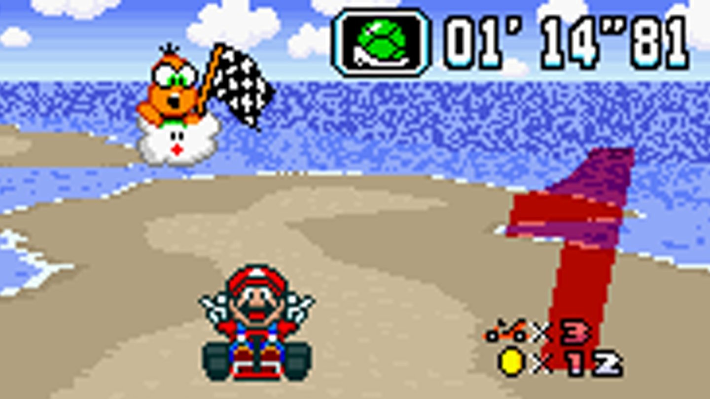 Super Mario Kart (Super Nintendo, 1992) Auf dem Super Nintendo begann die Funracer-Reihe.
Der Clou: Der Spieler übernimmt die Rolle eines klassischen Charakters aus unterschiedlichen Mario-Universen, die in einem Kart-Turnier gegeneinander antreten. Darunter sind natürlich Mario, Princess Peach, Yoshi und Luigi, aber auch Donkey Kong, ein Koopa, Toad und der immer gern gesehene Bösewicht Bowser.
Allerdings ging es auf den Rennstrecken nicht immer fair zu. Jeder Fahrer kann Power-Ups aufsammeln, mit denen er die anderen Fahrer behindern kann, wie zum Beispiel das klassische Slapstick-Element: Die Bananenschale.
Insbesondere der Multiplayer-Modus erfreute sich großer Beliebtheit. Die Spieler konnten entweder Kopf-an-Kopf-Rennen fahren oder sich auch im Battle-Modus bekriegen. Jeder Spieler hatte drei Luftballons, die mit den Power-Ups zerstört werden mussten.