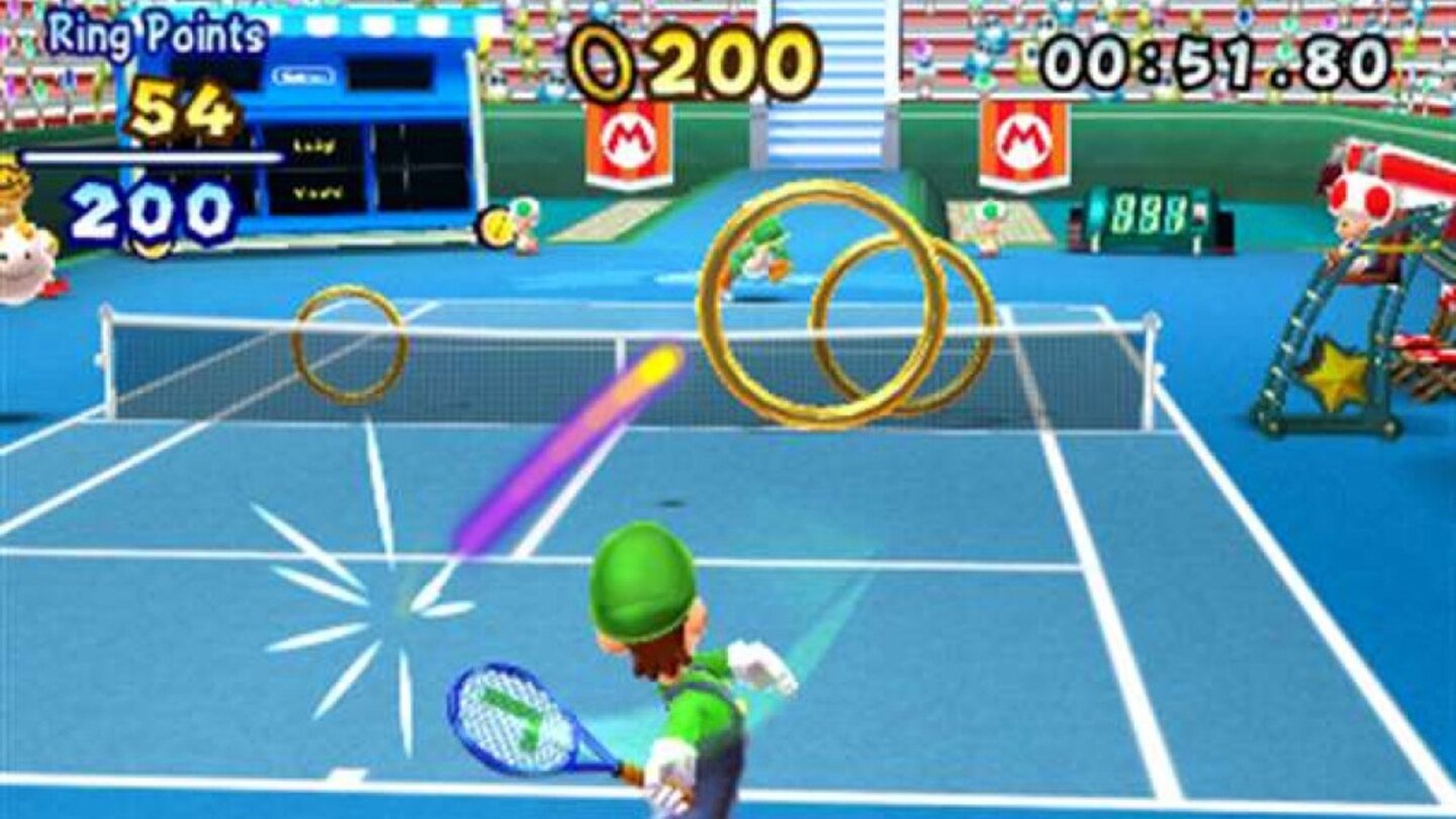 Mario Open Tennis (2012)Mit Mario Open Tennis gibt es den Sport auch zum Mitnehmen und das sogar in 3D. Im Gegensatz zu den anderen Teilen hat der 3DS-Titel keine Story mehr, dafür gibt es einen Turniermodus und einen Online-Multiplayer. Außerdem unterstützt dieses Mario-Spiel als erstes Quick-Response-Codes zum Freischalten von Charakteren.